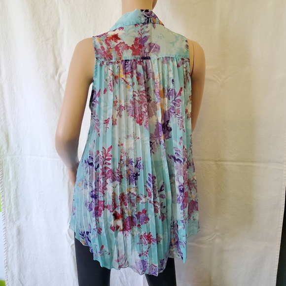 Eyelash Couture Sheer Button Down Tops- Set of 2 - Picture 4 of 16